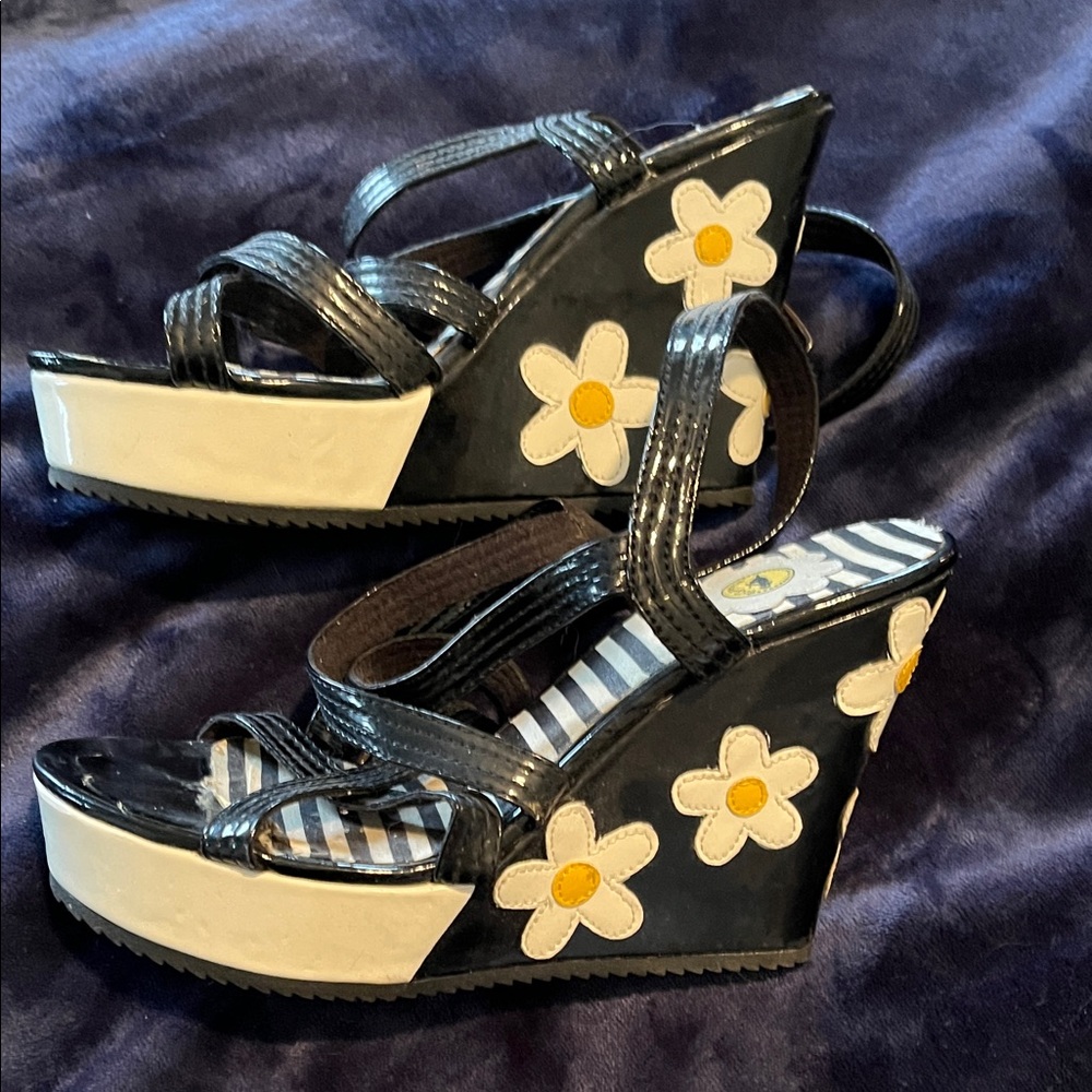 Rocket Dog Black and White Floral Wedges
